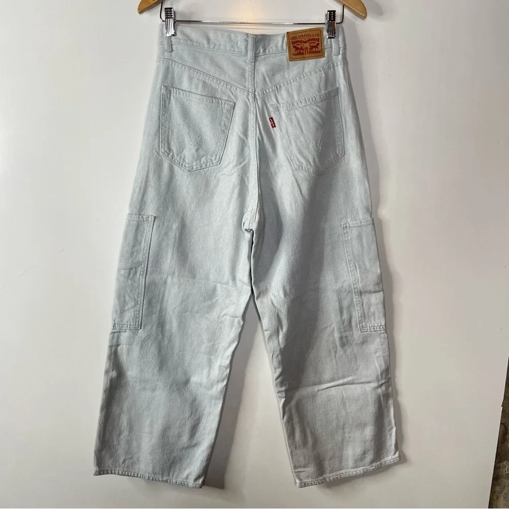 Levi’s High Rise Wide Leg Crop Utility Light Wash‎ Jeans Size 27
